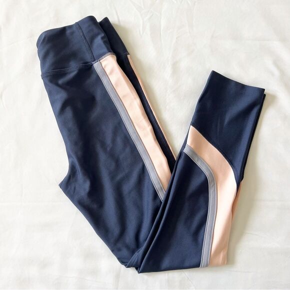 Under armour NWOT heatgear compression leggings women’s size small purple - Picture 3 of 6